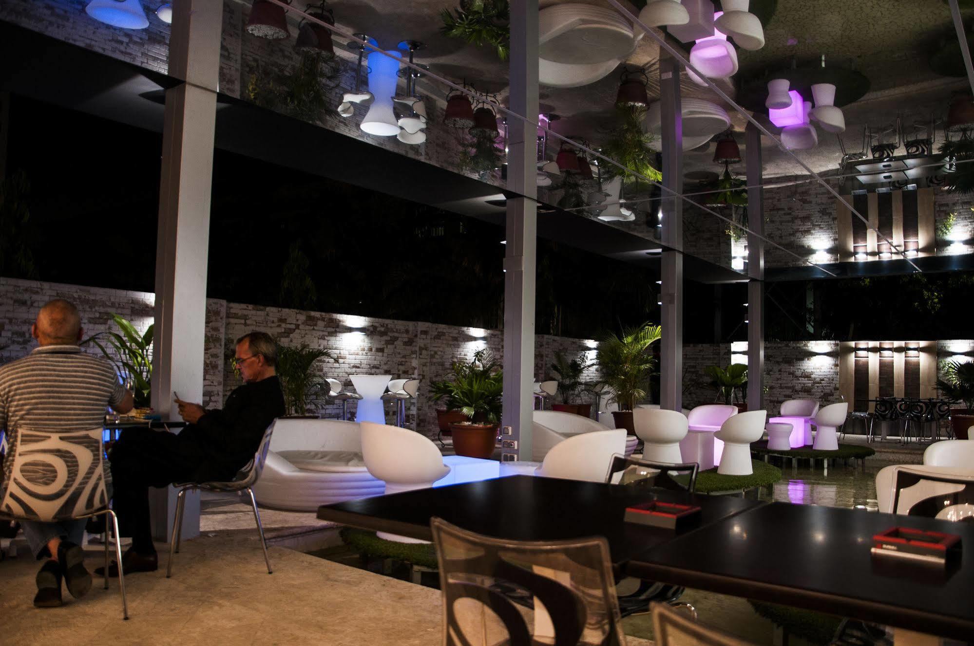 Sv Chrome Hotel Abuja Exterior foto